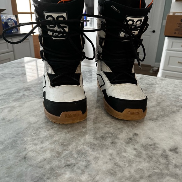 32 Other - Snowboard Boots 32 light jp laced boots Size 10.5